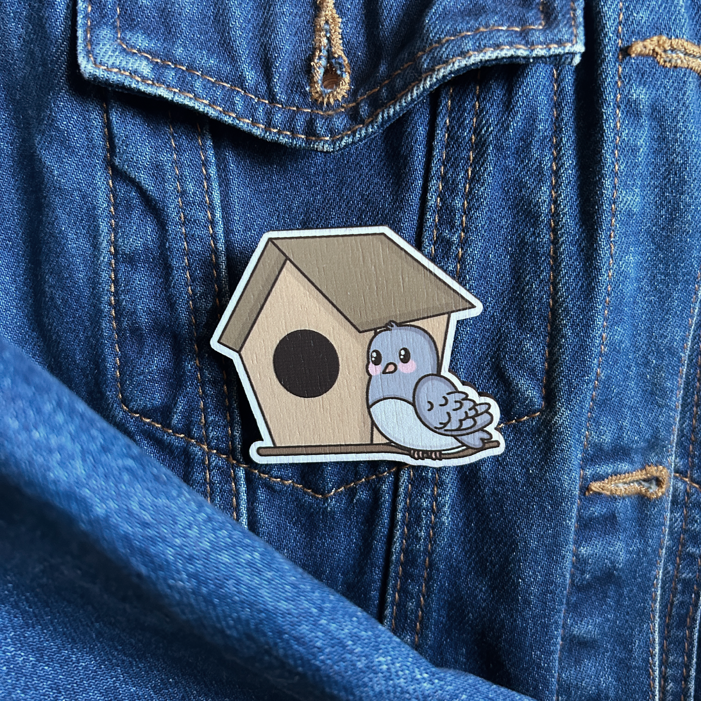 Birdie At The Birdhouse Wooden Brooch Pin (with Cotton Pouch)